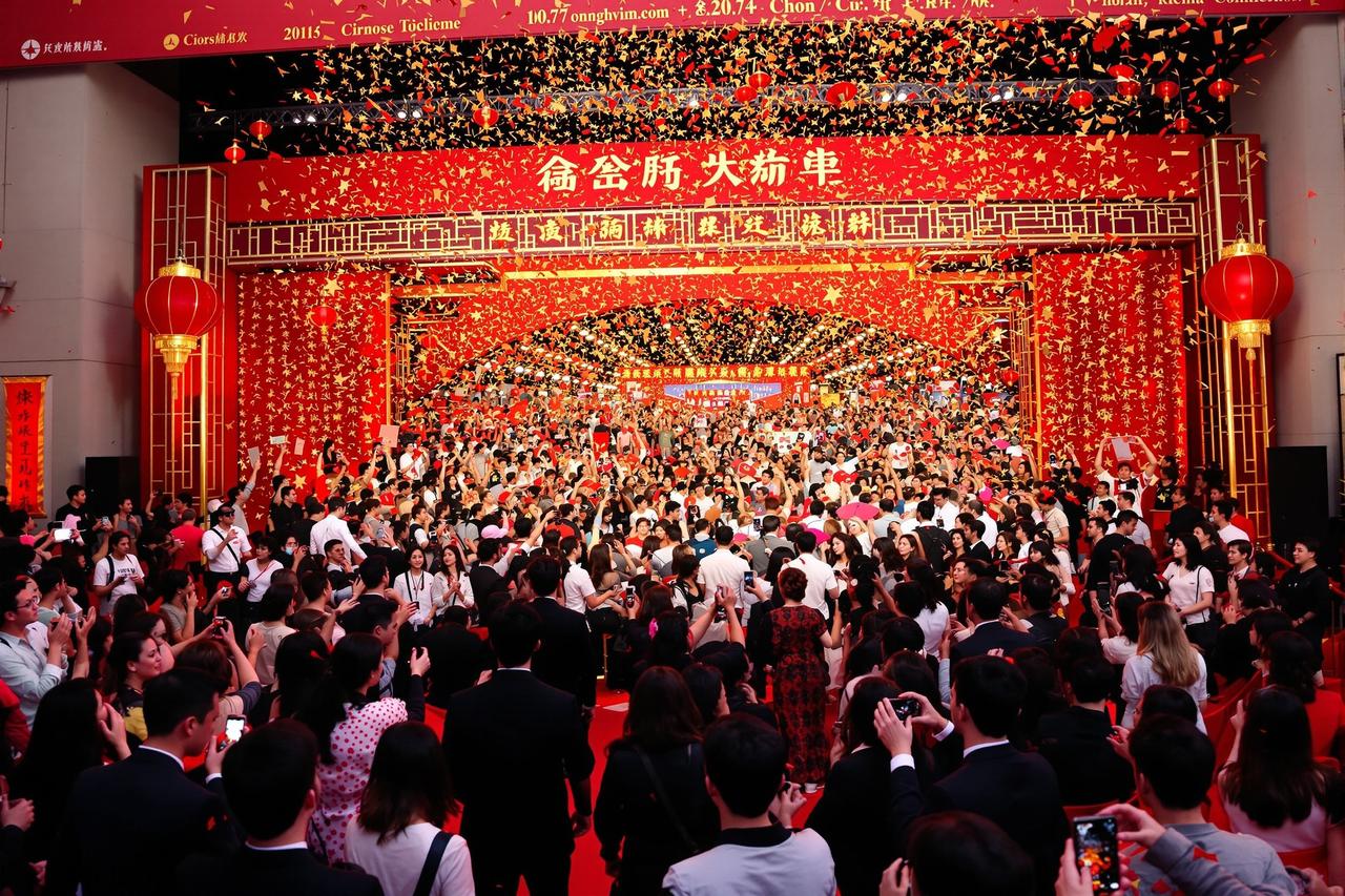 亚洲黄色电影《星辰大海》票房突破30亿，创华语科幻新纪录